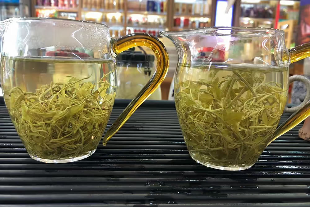 Why Does Vine Tea Have Such a Lasting Sweet Aftertaste